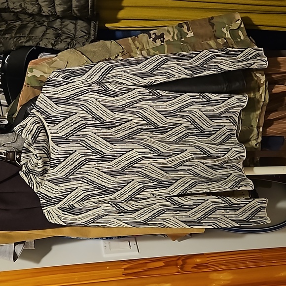 Oysho Tops - Ornate geometric abstract anthro long sleeve turtleneck